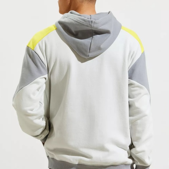 The North Face XL Men’s Hoodie - Picture 2 of 4
